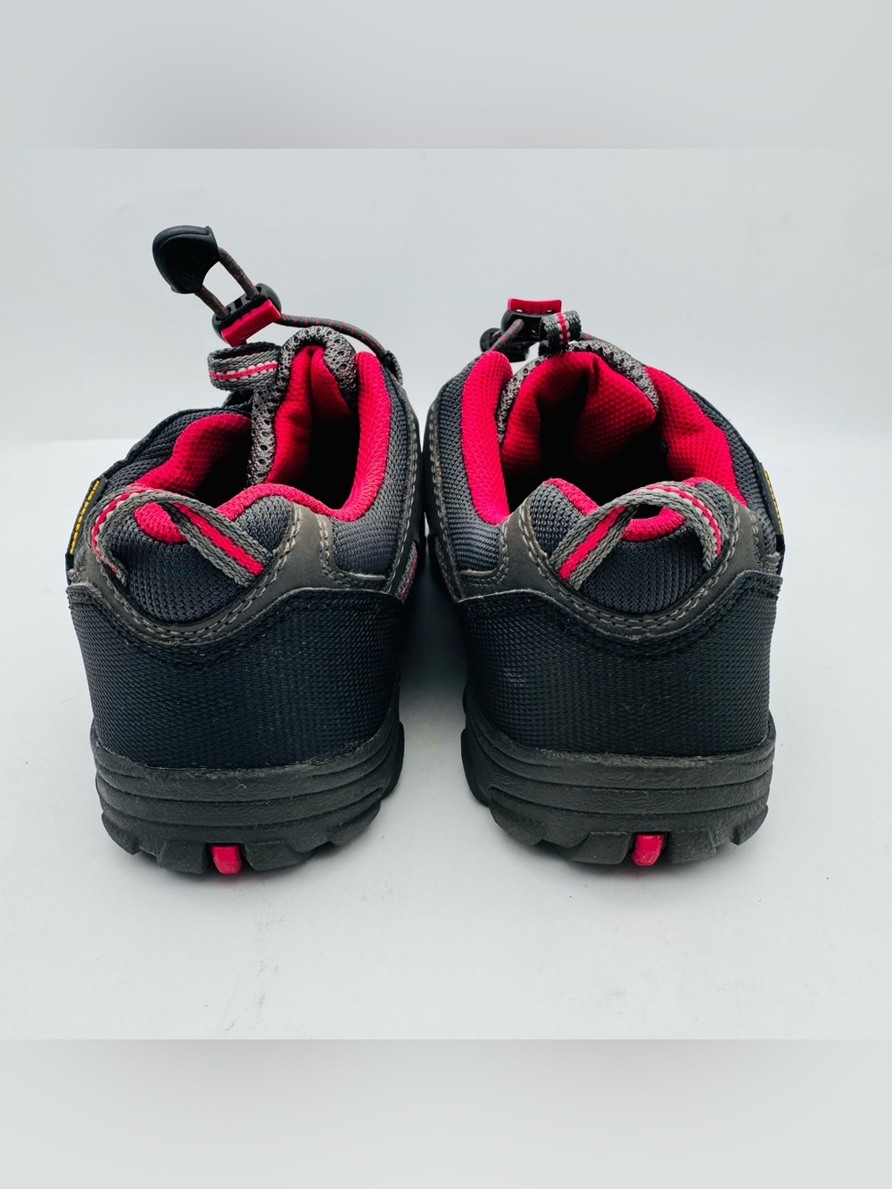 KEEN Youth Athletic Hiking Shoes in Gray and Pink, youth 4 - Picture 4 of 6